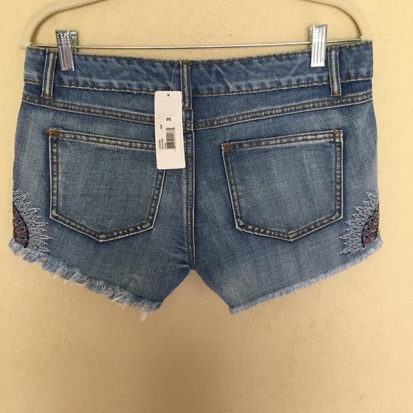 Others Follow Embroidery Denim Shorts Size 28 - Picture 2 of 7